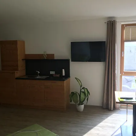 אורחן Gustoplatzl