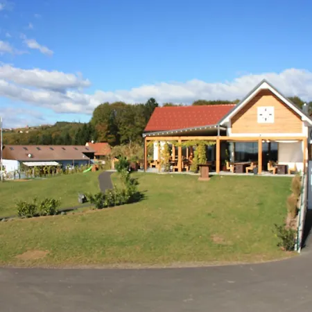 Gustoplatzl Inn *