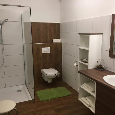 Gustoplatzl אורחן