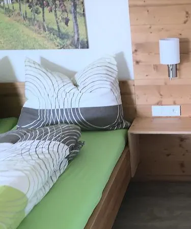 אורחן Gustoplatzl *