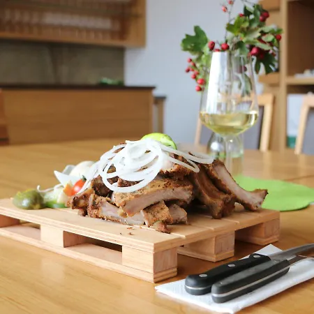 אורחן Gustoplatzl *